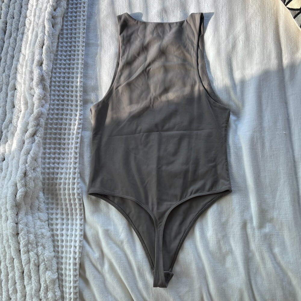 Aritzia Babaton Contour Kasha Taupe 90’s Bodysuit - Picture 3 of 6